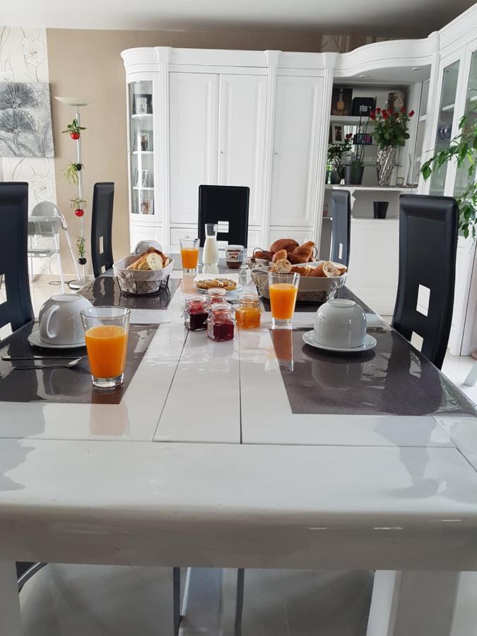 Le Logis Du Marais Bed and Breakfast Les Magnils-Reigniers Buitenkant foto